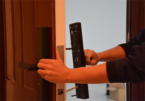 門鎖了沒有鑰匙怎么開鎖
